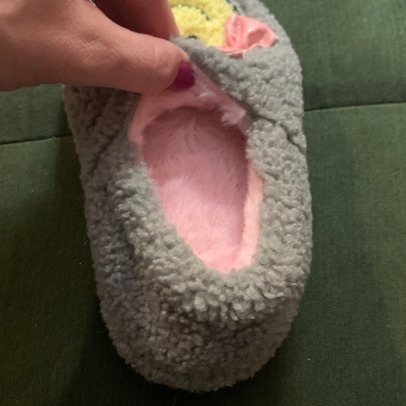 Toddler Fuzzy Bow Smiley Face Pink and Gray Slippers/Houseshoes - Picture 2 of 5